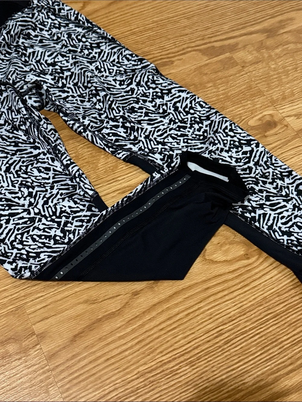 Vintage lululemon athletica Y2K Black & White Abstract Leggings with Teal